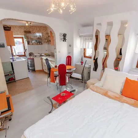 Studio-apartman Dejan *