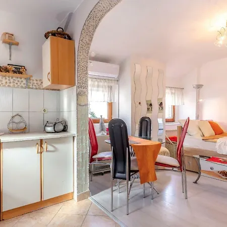 Studio-apartman Dejan 巴卡尔