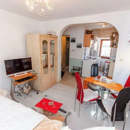 Studio-apartman Dejan * 巴卡尔